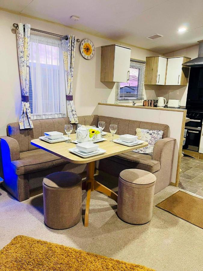 The Sunflower Luxury Caravan At Tattersall Lakes Hotel Tattershall Ngoại thất bức ảnh