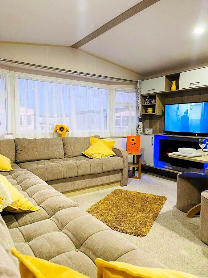 The Sunflower Luxury Caravan At Tattersall Lakes Hotel Tattershall Ngoại thất bức ảnh